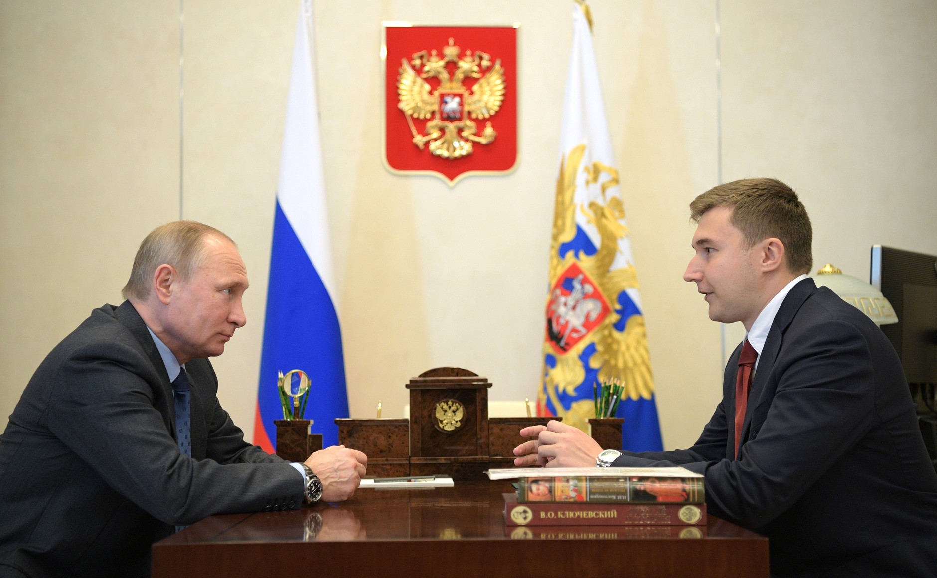Vladimir_Putin_and_Sergey_Karjakin_(2017-07-06)_01