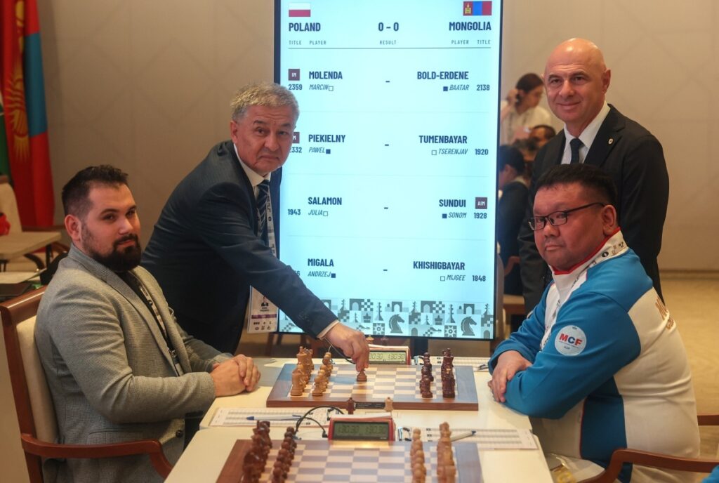 Polska - Mongolia, IM Marcin Molenda oraz Komil Sindarov - Wiceprezydent Uzbeckiej Federacji Szachowej, fot.: Mark Livshitz
